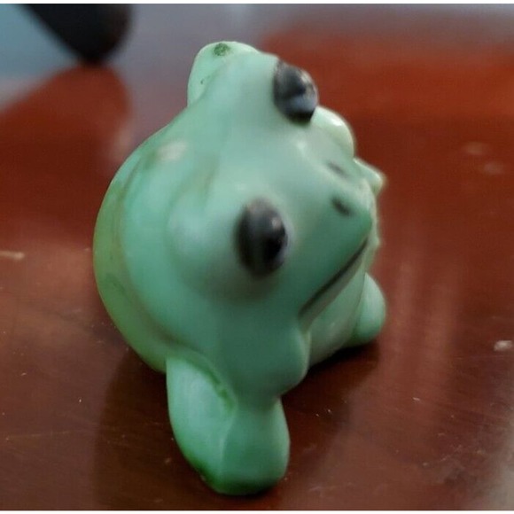 Miniature Bored GREEN FROG 1/2" x 1" Figurine - Picture 4 of 5